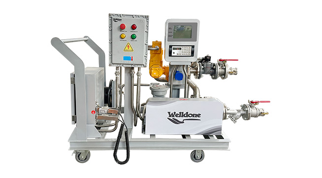 How do fuel dispensers adapt to hydrogen fueling?