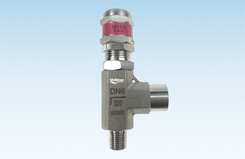 What factors influence the accuracy of a CNG dispenser’s measurement system?